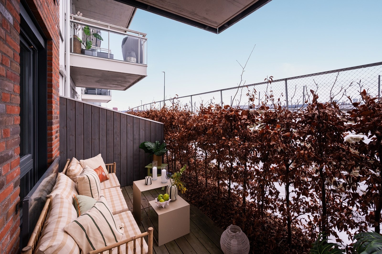 En flott hekk omkranser terrassen. Galleribilde