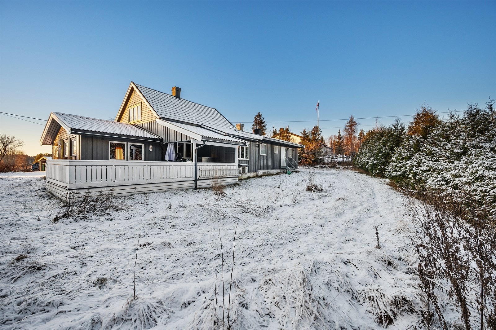 Boligens tomt er på 1253,5 kvm. Galleribilde