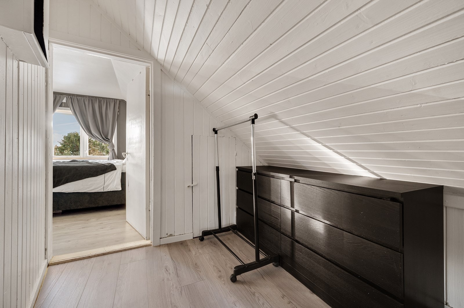 Kryperom som i dag brukes som garderobe. Galleribilde