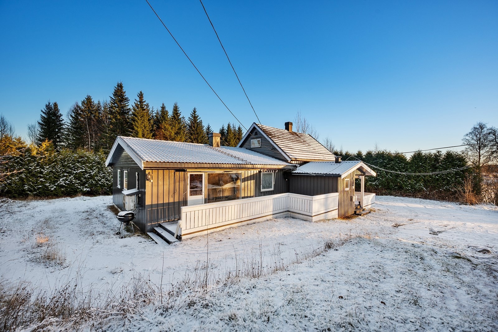 Tilleggsdel har egen tilkomst med markterrasse. Galleribilde