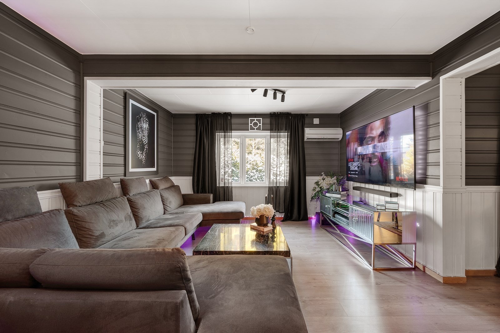 Dette er en vertikaldelt tomannsbolig i idylliske omgivelser. Galleribilde