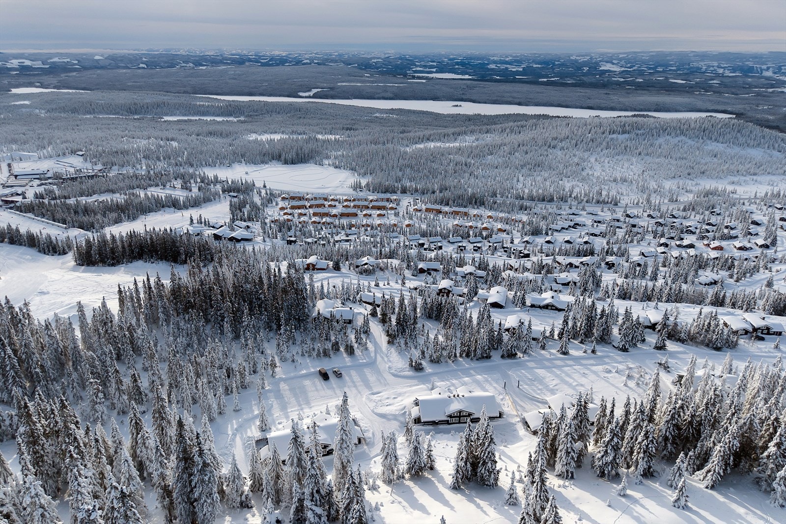 Sommerstid byr området bl.a på aktiviteter som Sjusjøen Mountain Bike Park og rulleskianlegg. I tillegg er Brannhytta et fint turmål der det gjennom sesongen er mulig å få servering. Galleribilde