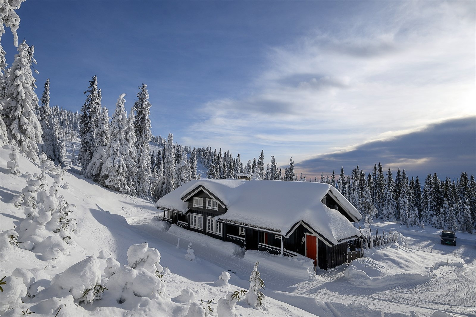 Her er det ski-inn/ut til både langrennsløyper og alpinanlegg. Galleribilde
