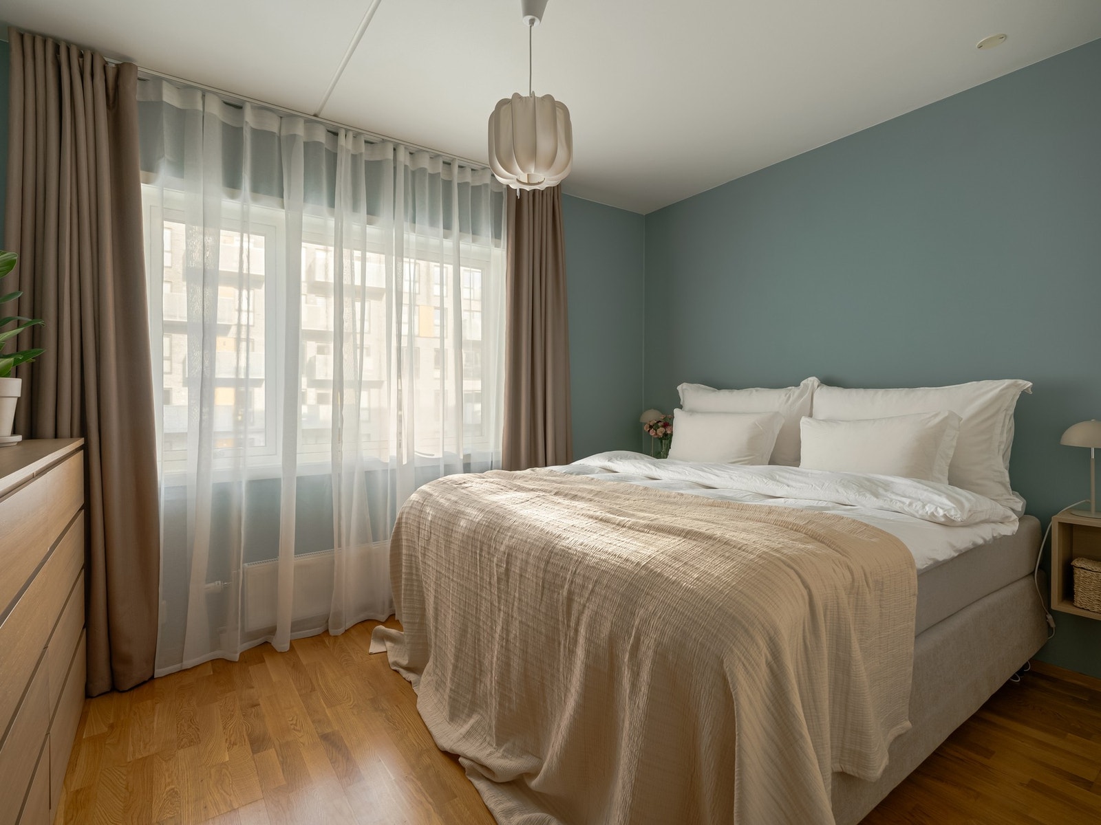 Fra entreen finner vi det største soverommet, som i dag benyttes som hovedsoverom. Galleribilde