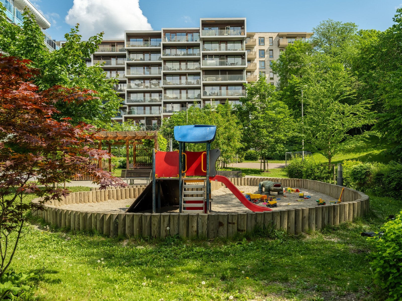 Uteområdene er tilrette lagt for de yngste beboerne. Galleribilde