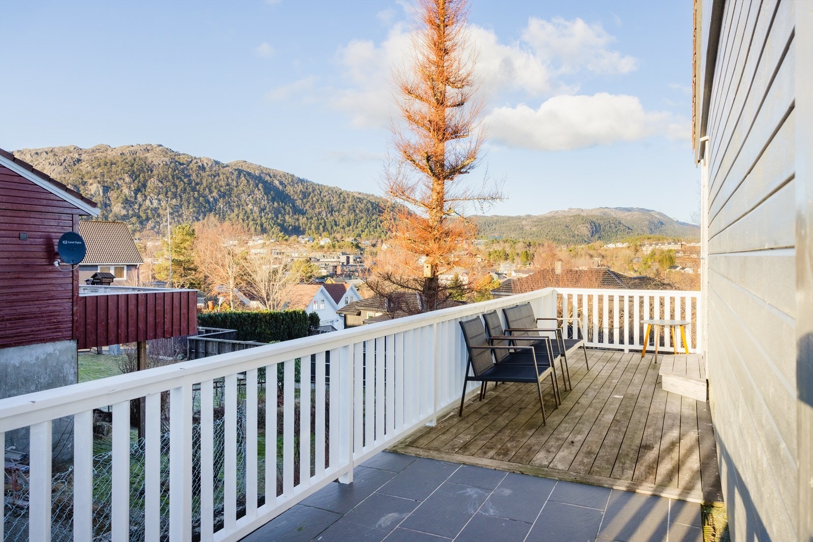 Dette er en flott enebolig med nydelig utsikt og gode solforhold Galleribilde