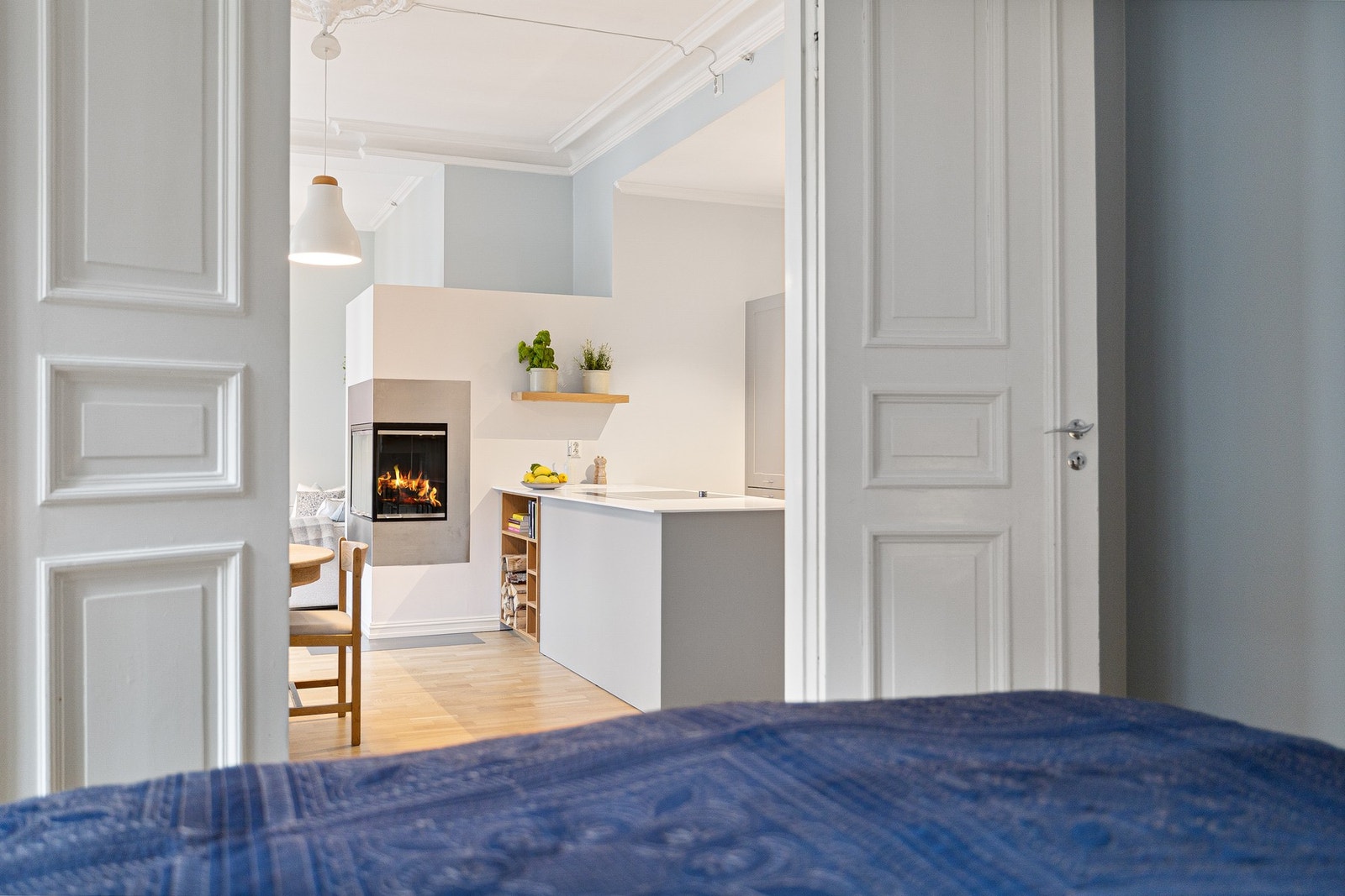 Doble fløydører som komplementerer det klassiske uttrykket i leiligheten. Galleribilde