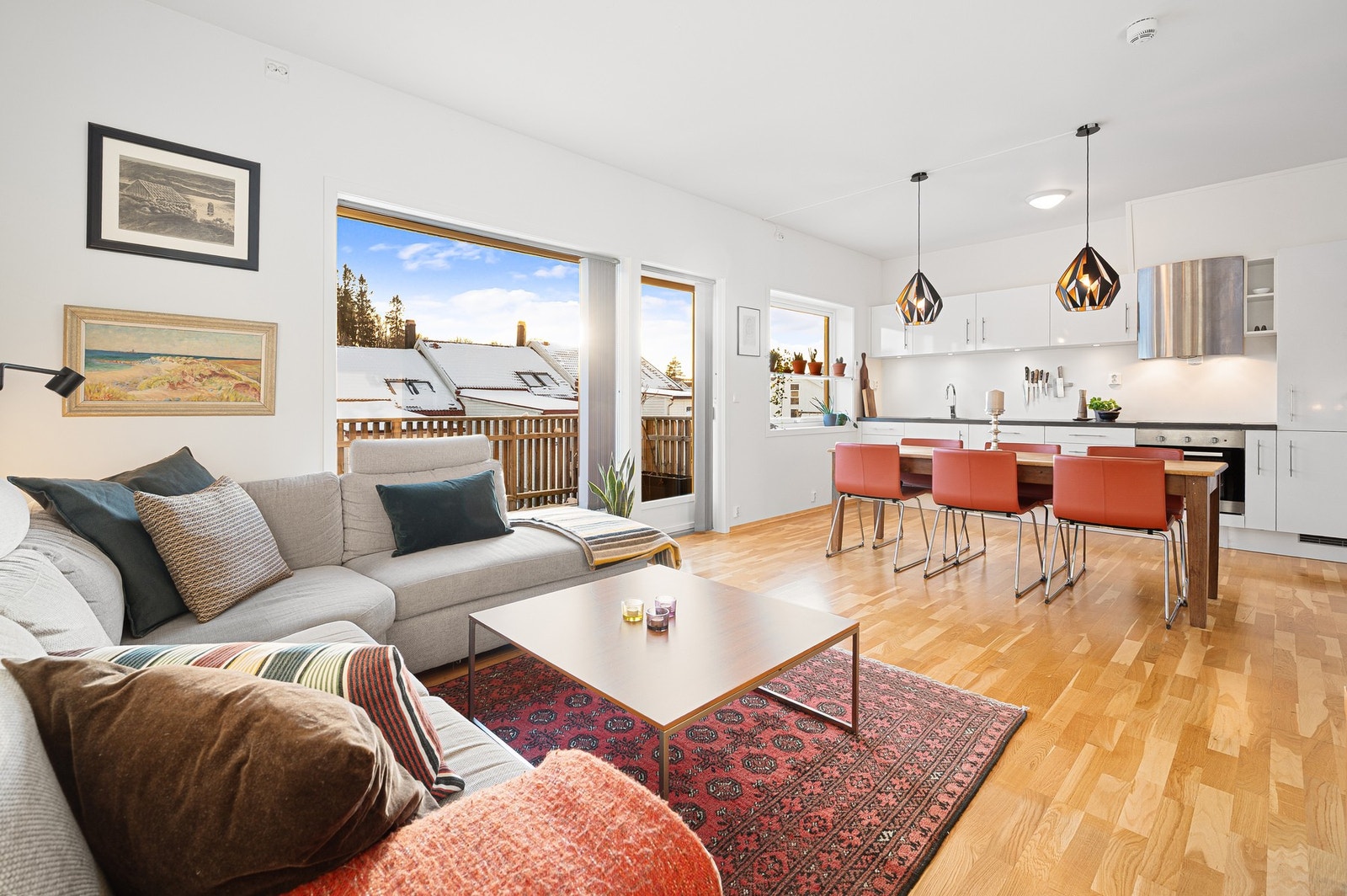 Velkommen til Tonstadbrinken 34 A. Lys & moderne 3-roms selveier i 2.etasje | Byggeår 2016 | TG0/1 på alle punkter | Balkong | Varmepumpe | Carport | Bod! Galleribilde