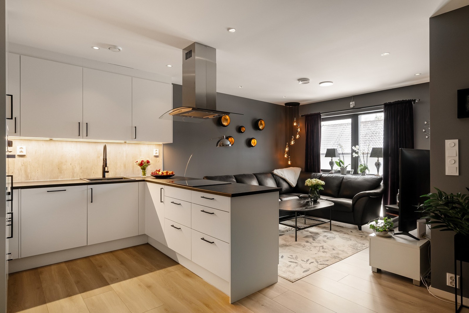 Lyst og funksjonelt kjøkken fra Mesterkjøkken. Galleribilde