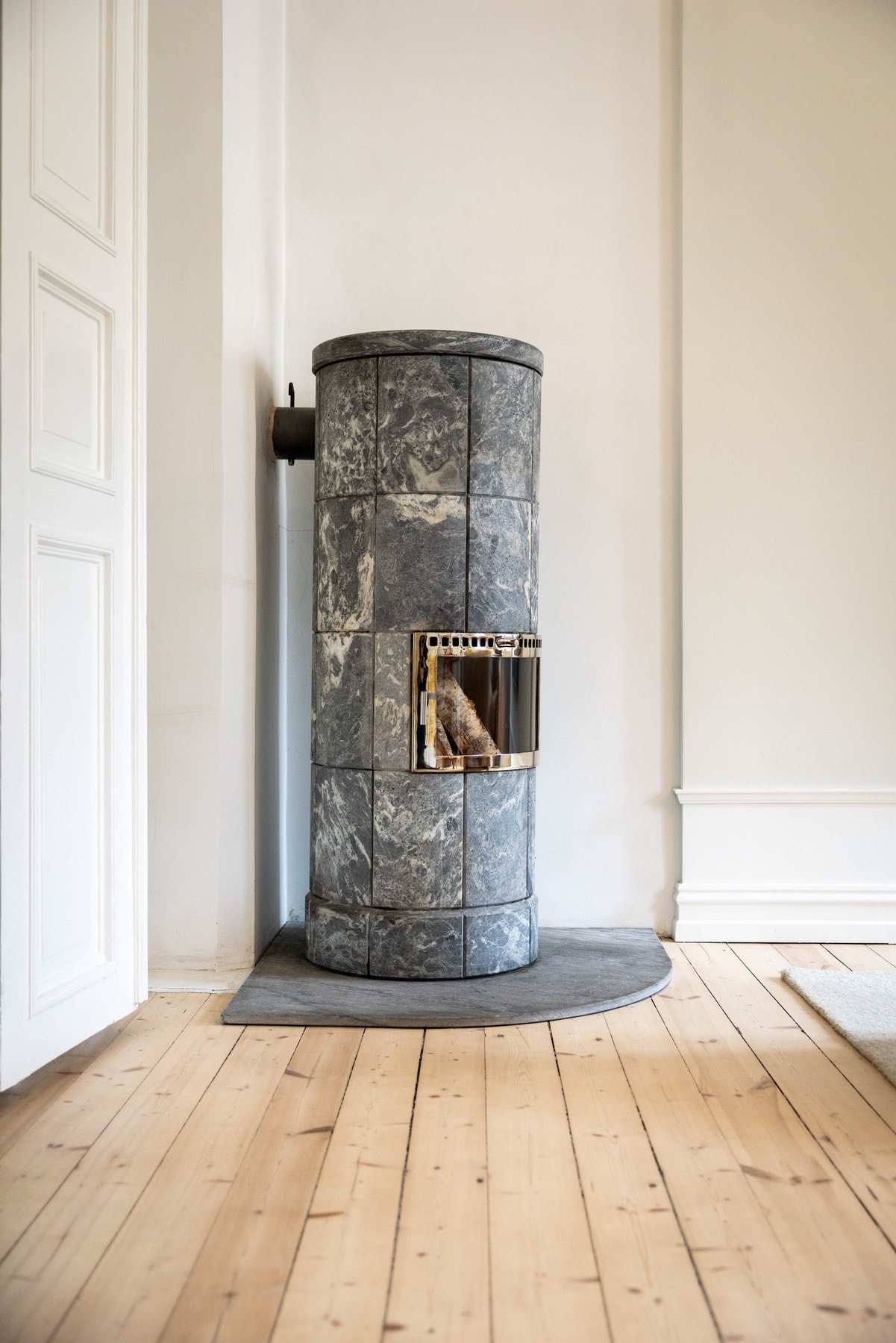 Flott klebersteinsovn fra Granit Kleber - perfekt for kalde høst- og vinderkvelder. Galleribilde