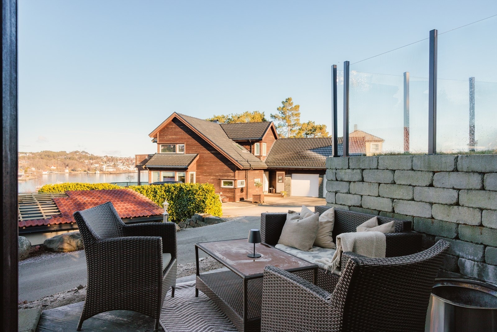Ved inngangspartiet er det plass til en hyggelig sittegruppe Galleribilde