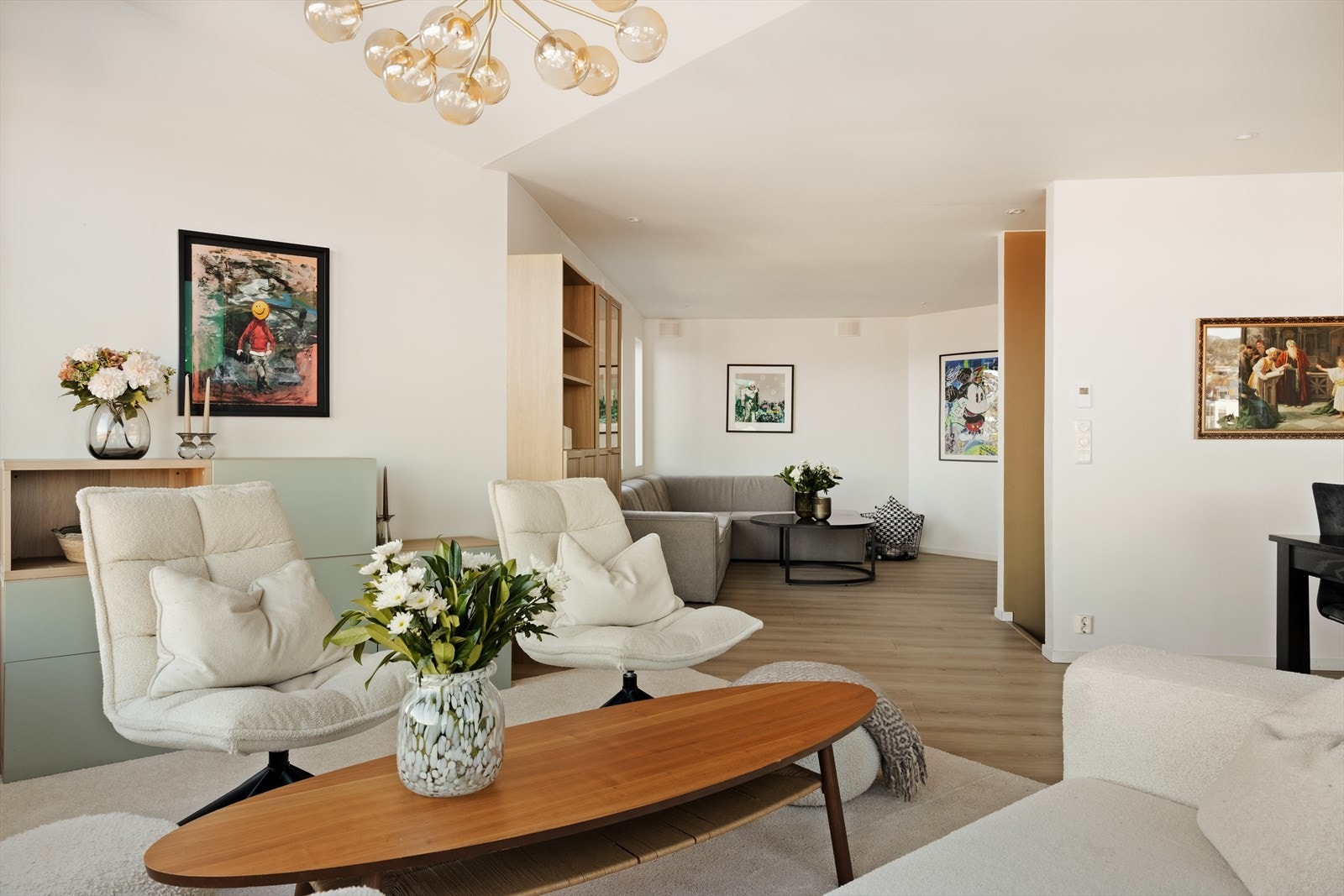 Stuen deles naturlig inn i flere soner Galleribilde