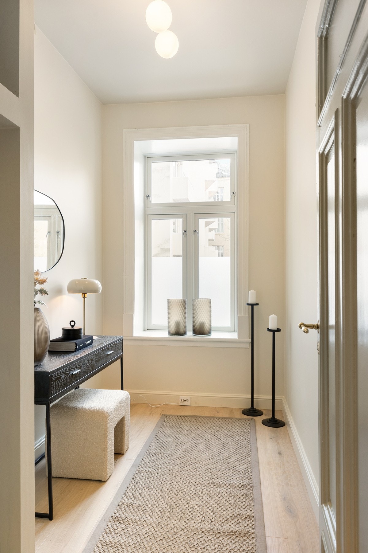 Soverom 2 vender mot rolig bakgård. Galleribilde