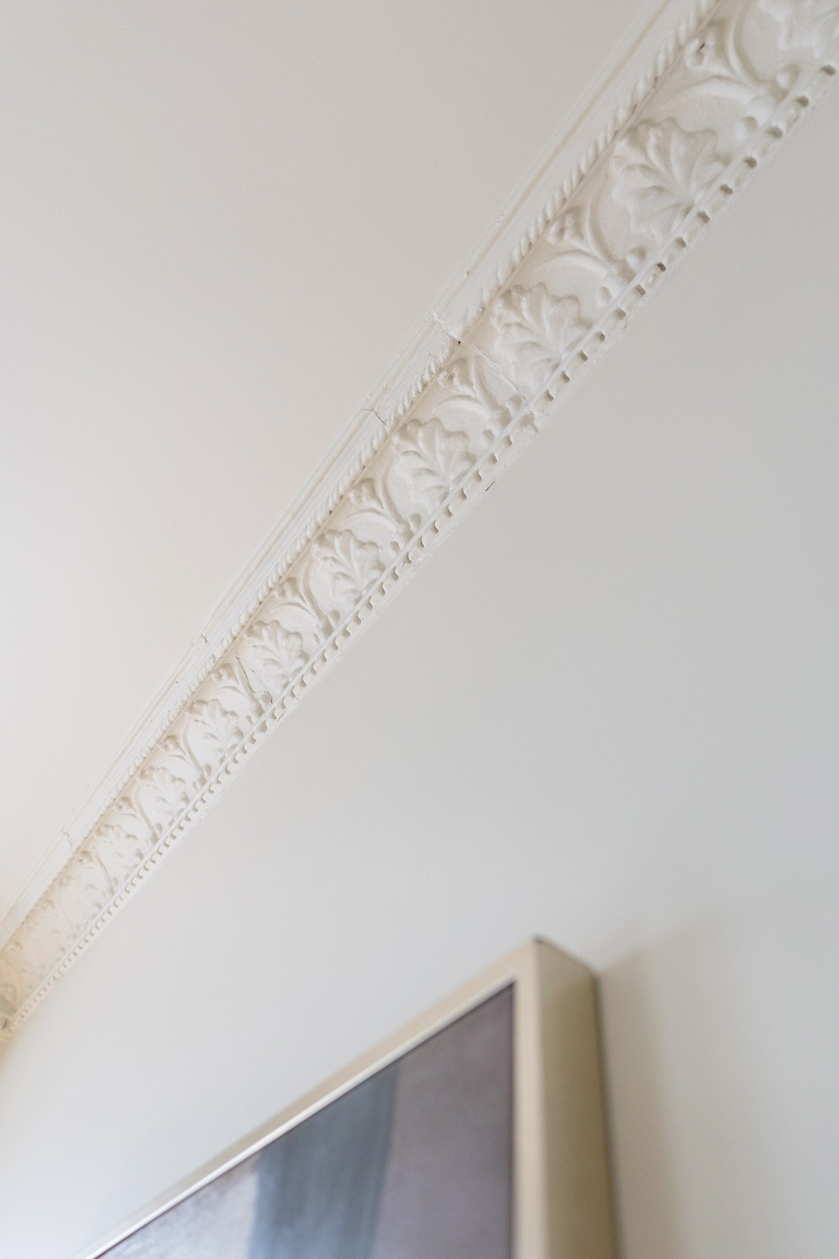 Rosett og stukkatur i himling. Galleribilde