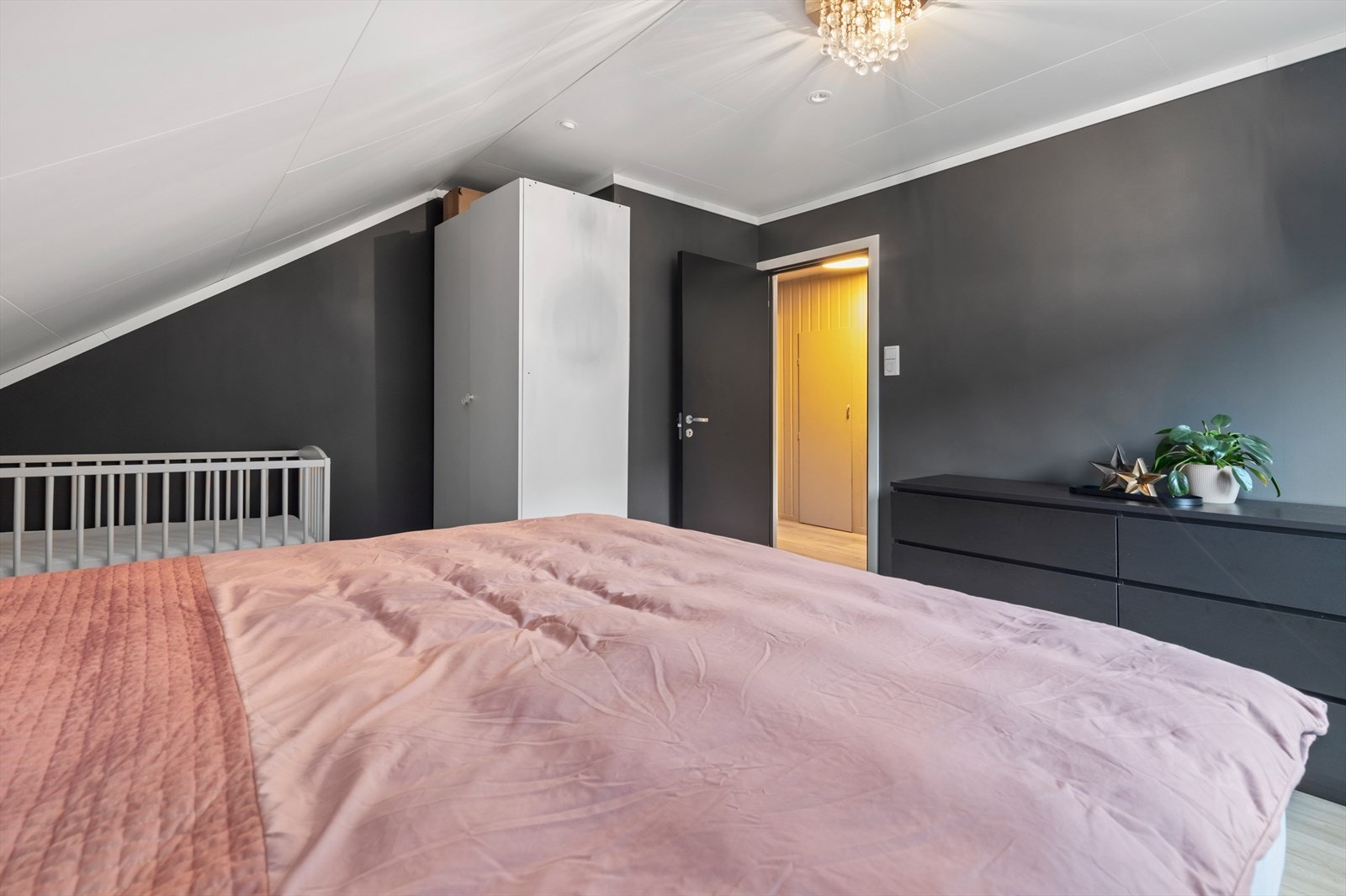 Hovedsoverom på loft Galleribilde