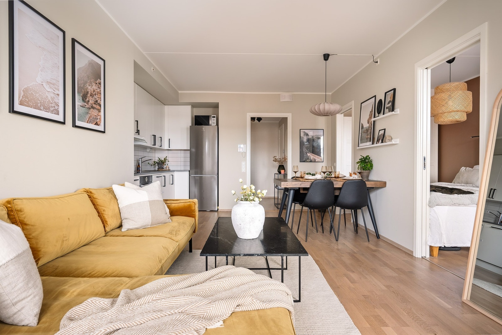 Oppvarming via fjernvarme og balansert ventilasjon sikrer et behagelig inneklima. Galleribilde