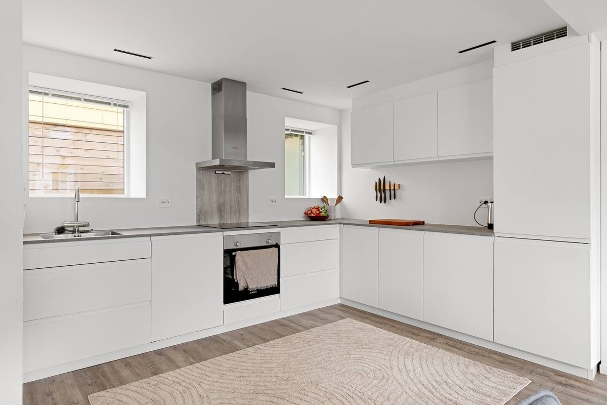 Tidløs og moderne kjøkken.