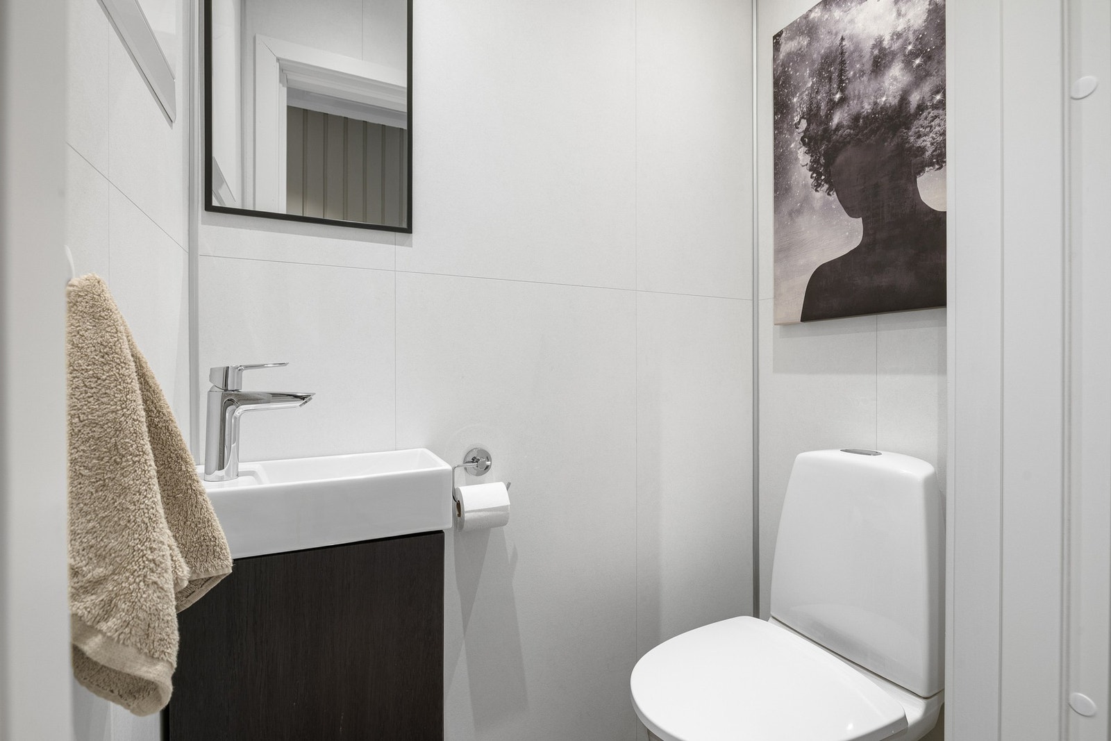 Separat toalettrom ved entré. Galleribilde