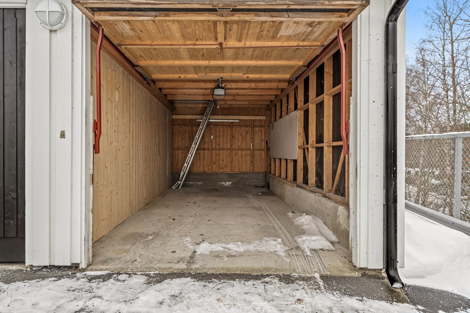 Det medfølger egen garasjeplass i rekke. Galleribilde