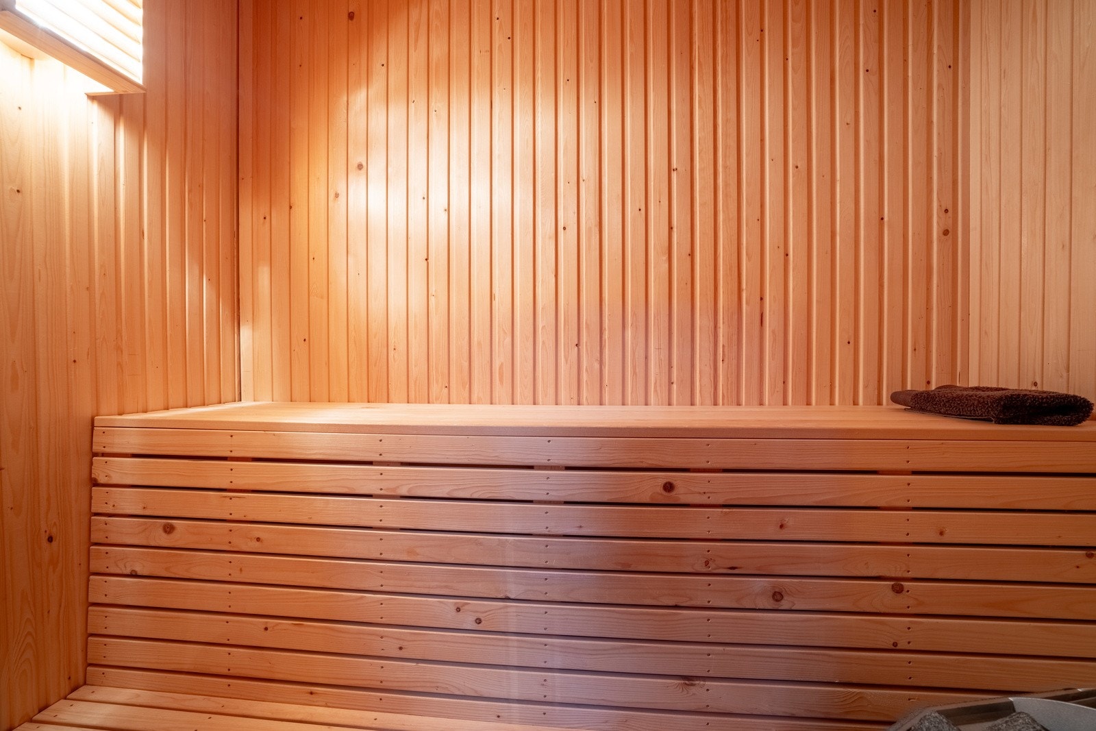 Badet ved hovedsoverommet har også adkomst til badstue. Galleribilde