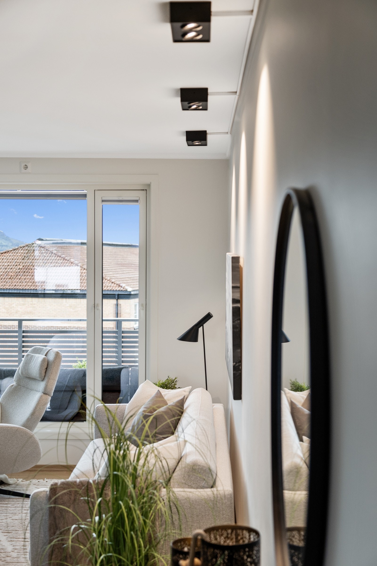 Dim-to-warm downlights i tak. Galleribilde