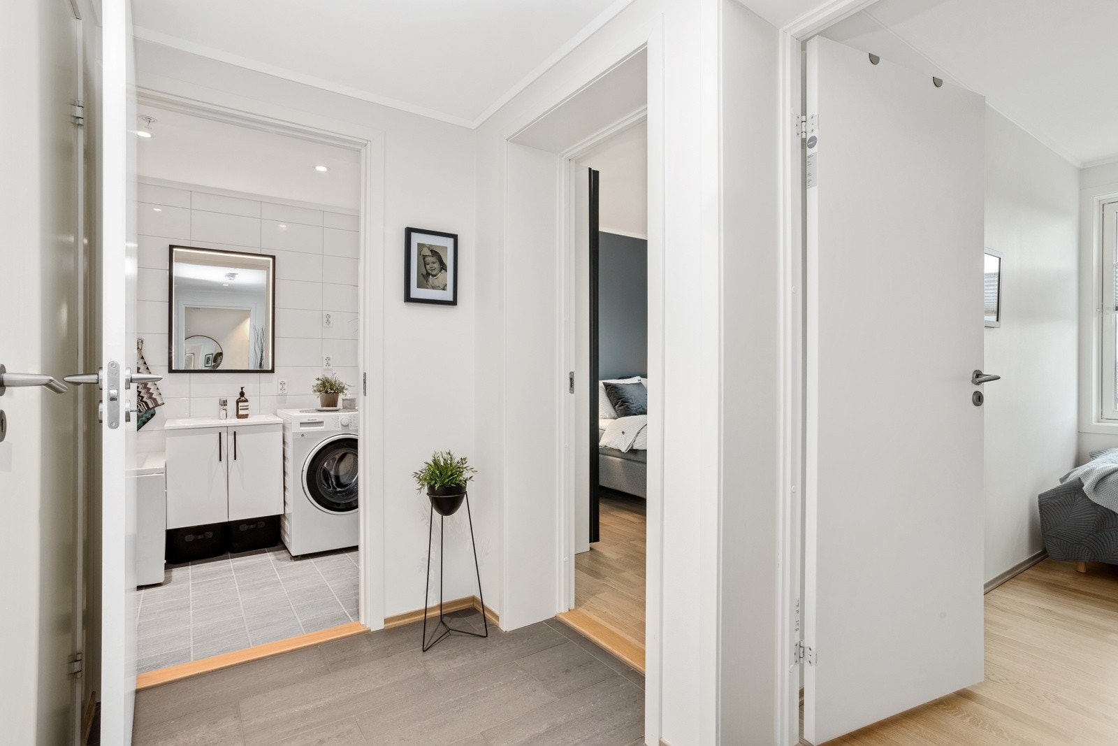 Entré/gang. Galleribilde