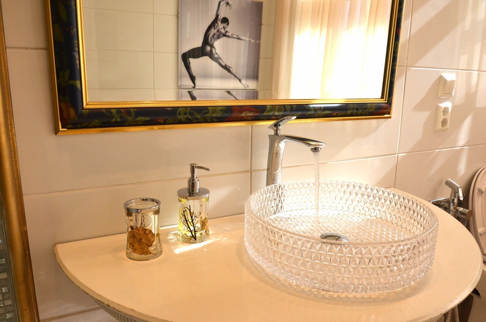 Baderommet: Krystallvask. Galleribilde