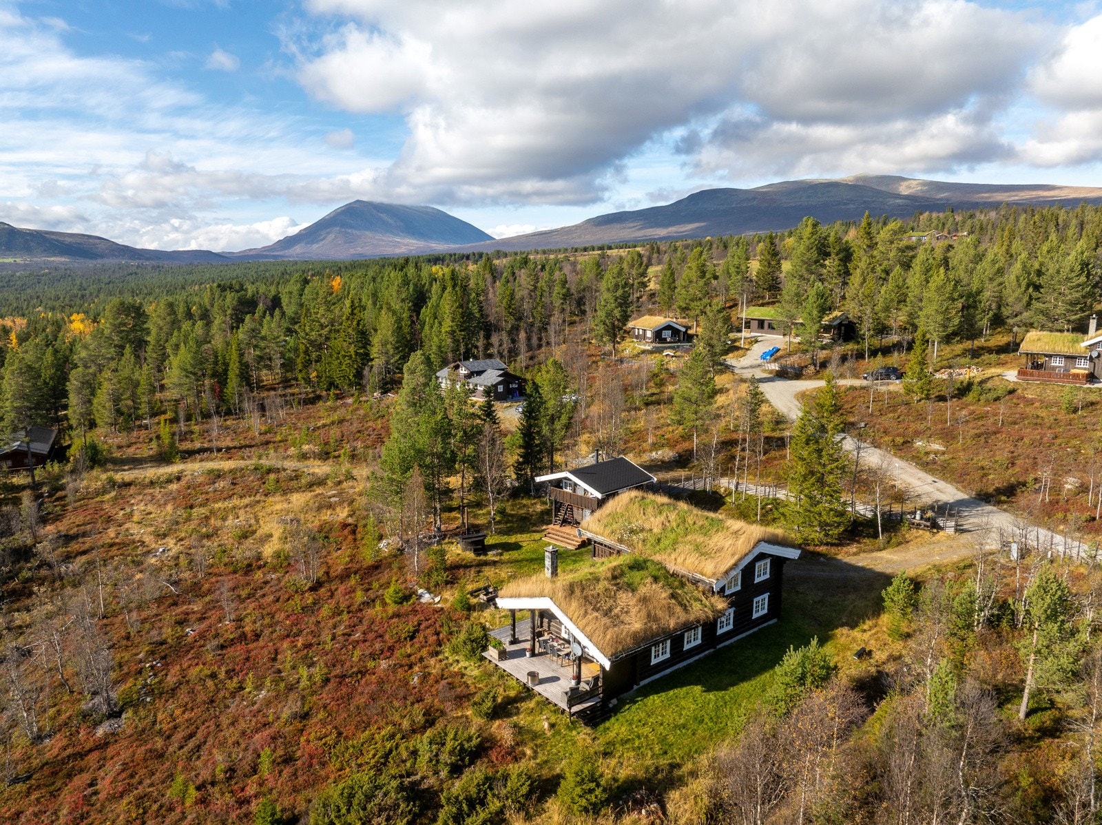 Skåbu er kjent for sin rolige og fredelige atmosfære, med fantastiske turmuligheter, både til beins og på ski. Galleribilde