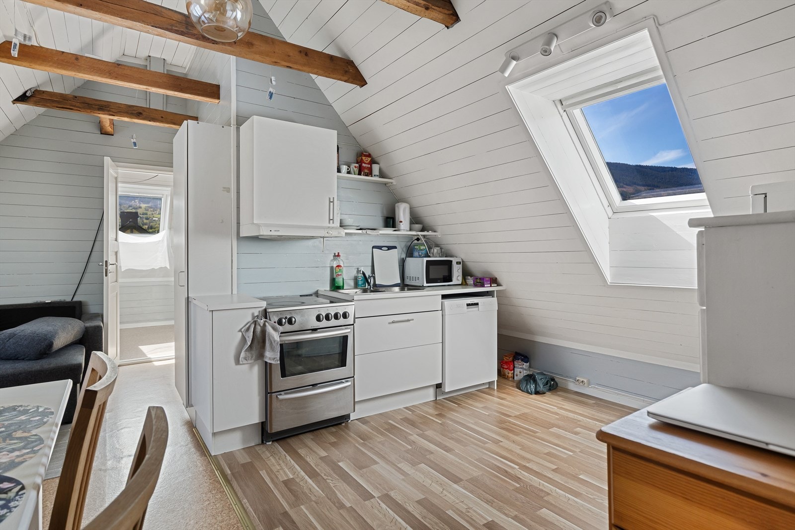 Velkommen opp i leiligheten i loftsetasjen. Galleribilde