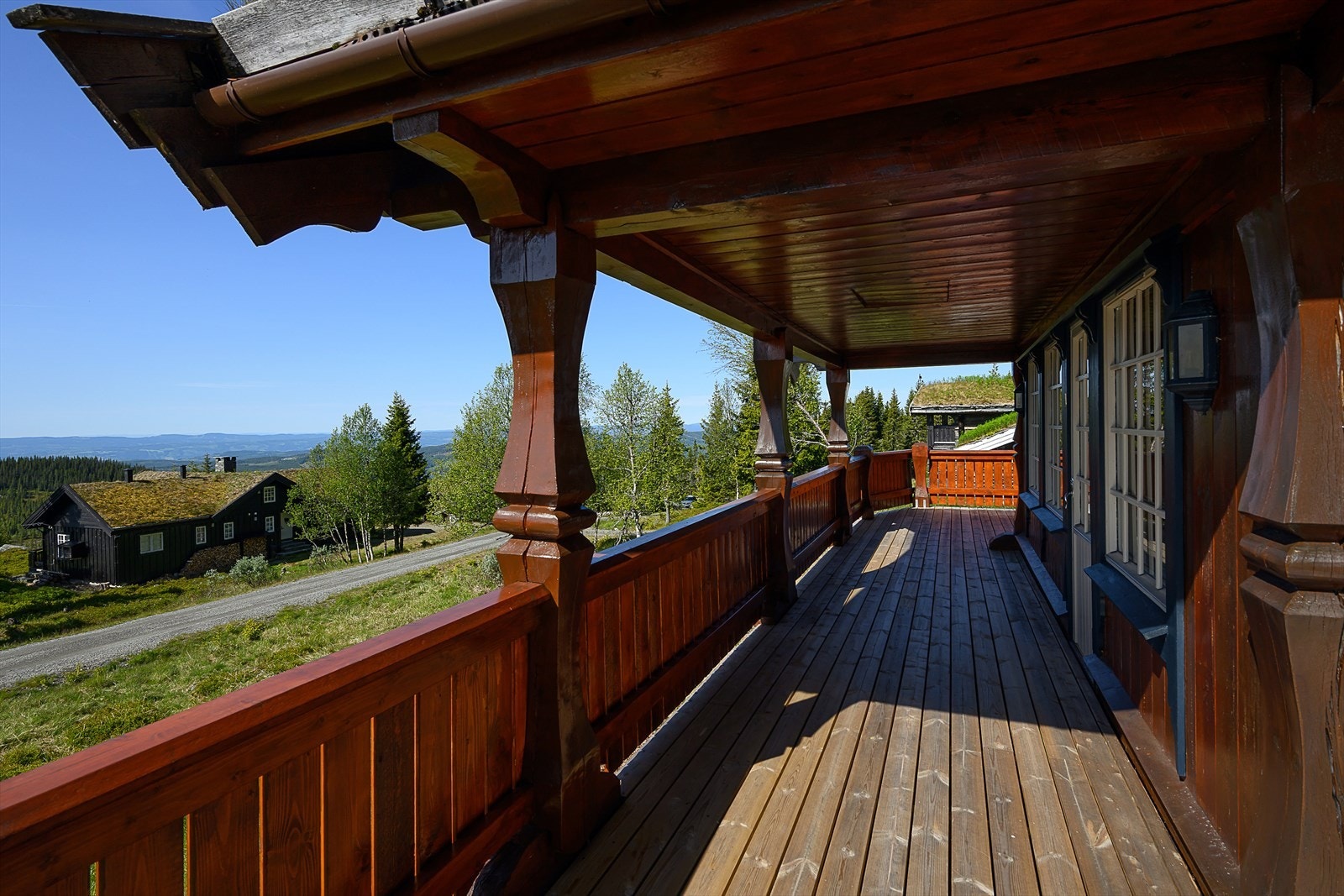 Den overbygde delen av terrassen gir en lun og skjermet plass. Galleribilde