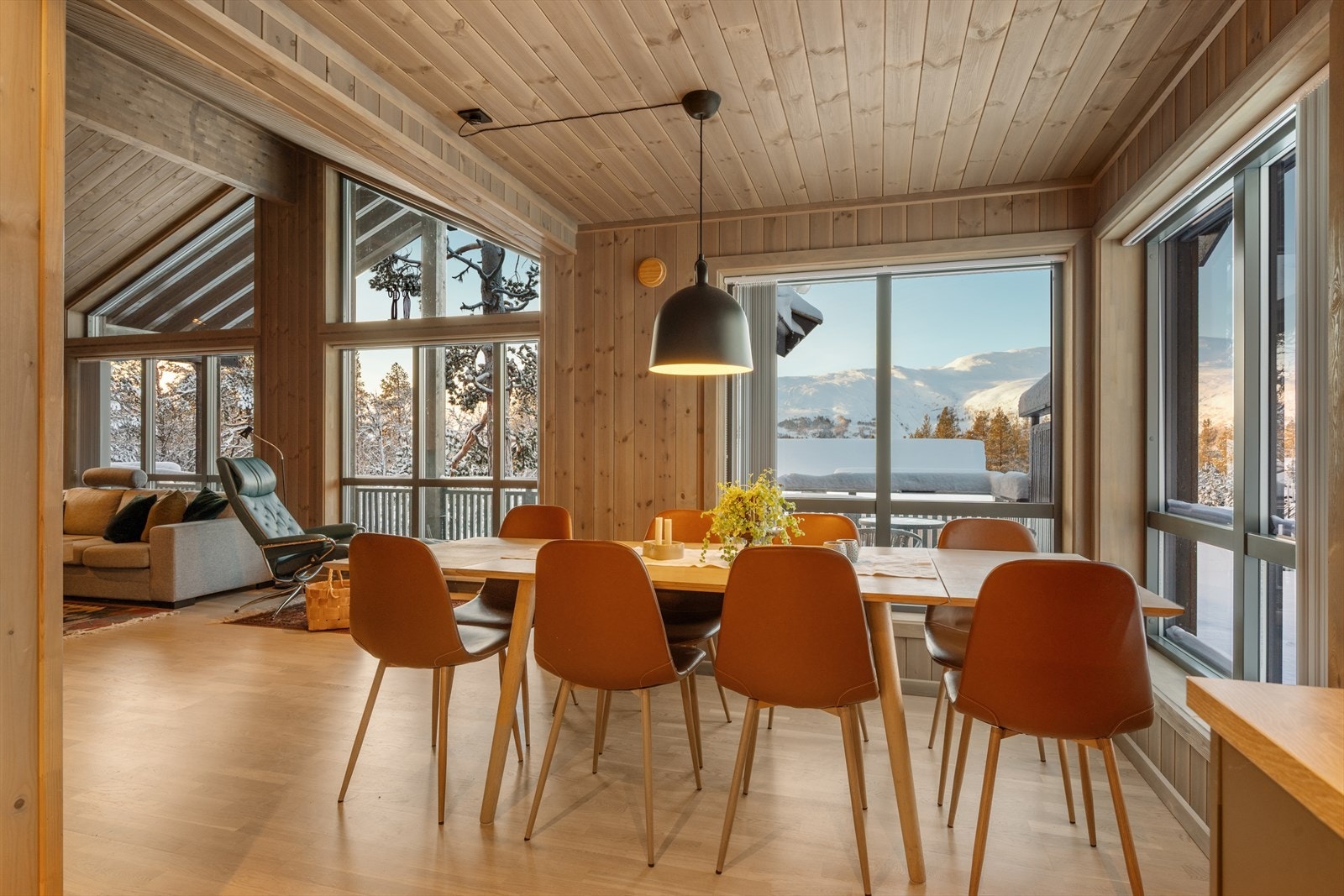 Her nyter du både maten, selskapet og utsikten. Galleribilde