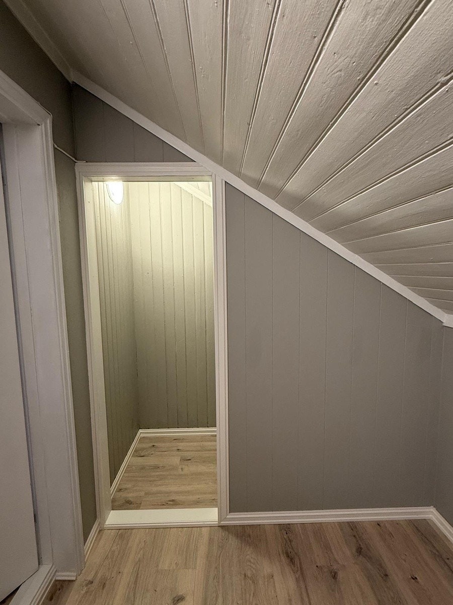 Liten garderobe/lager etc Galleribilde