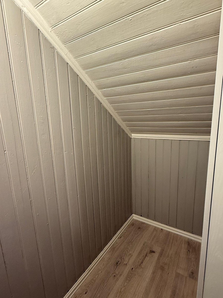 Liten garderobe/lager etc Galleribilde