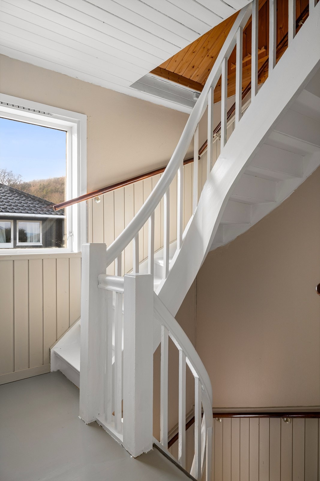 - Trappeløp mellom etasjene - Galleribilde