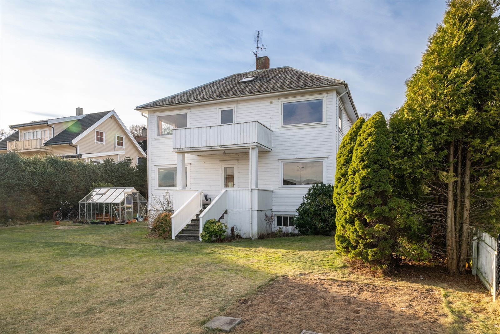 - Nærhet til fine turområder, inkludert Gausel fritidsgård og sjøstien mot Boganesstranden - Galleribilde