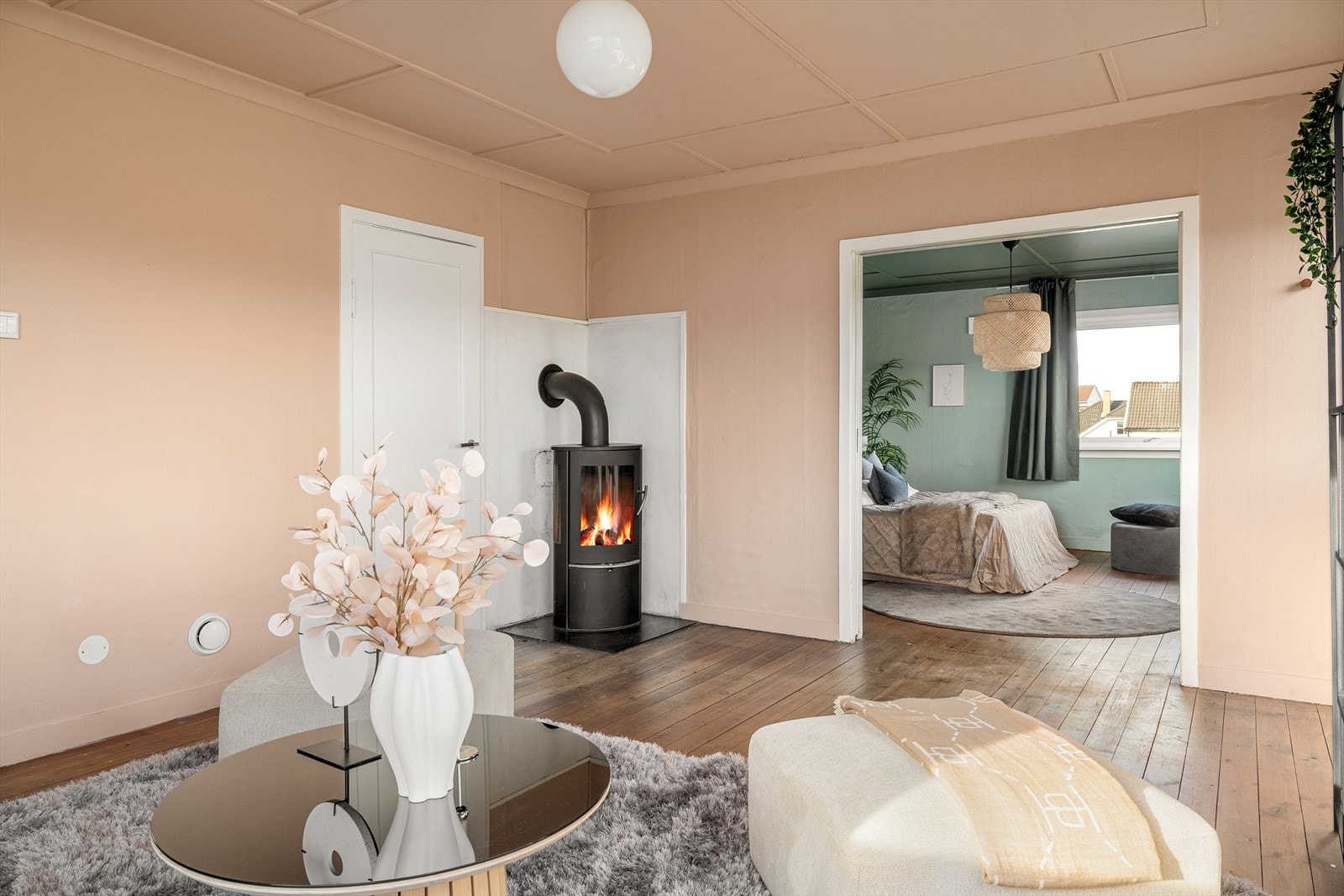 - I 2 etasje har du også stue med vedovn og videre adkomst til soverom - Galleribilde