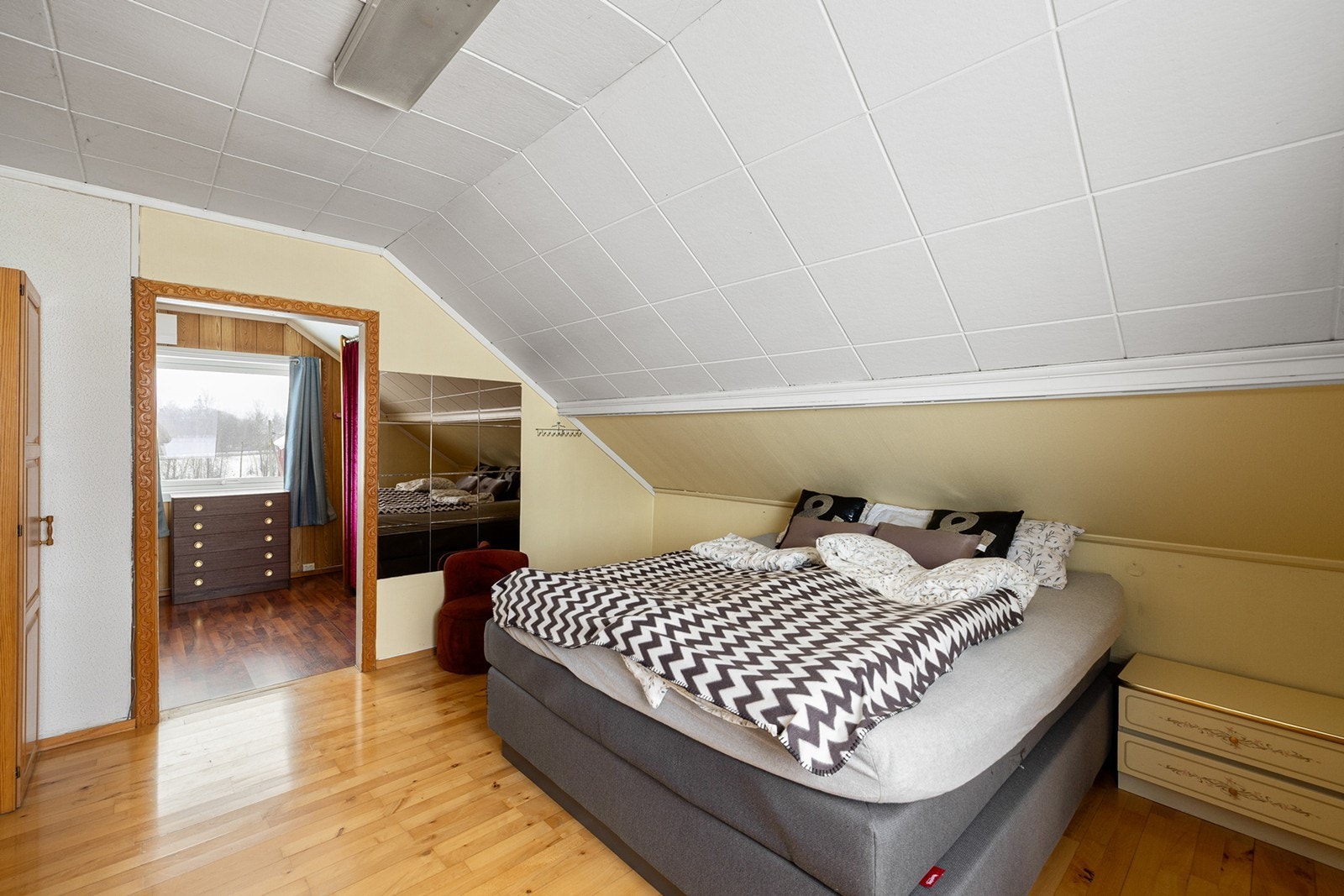 Soverommet har direkte tilgang til et walk-in closet. Galleribilde