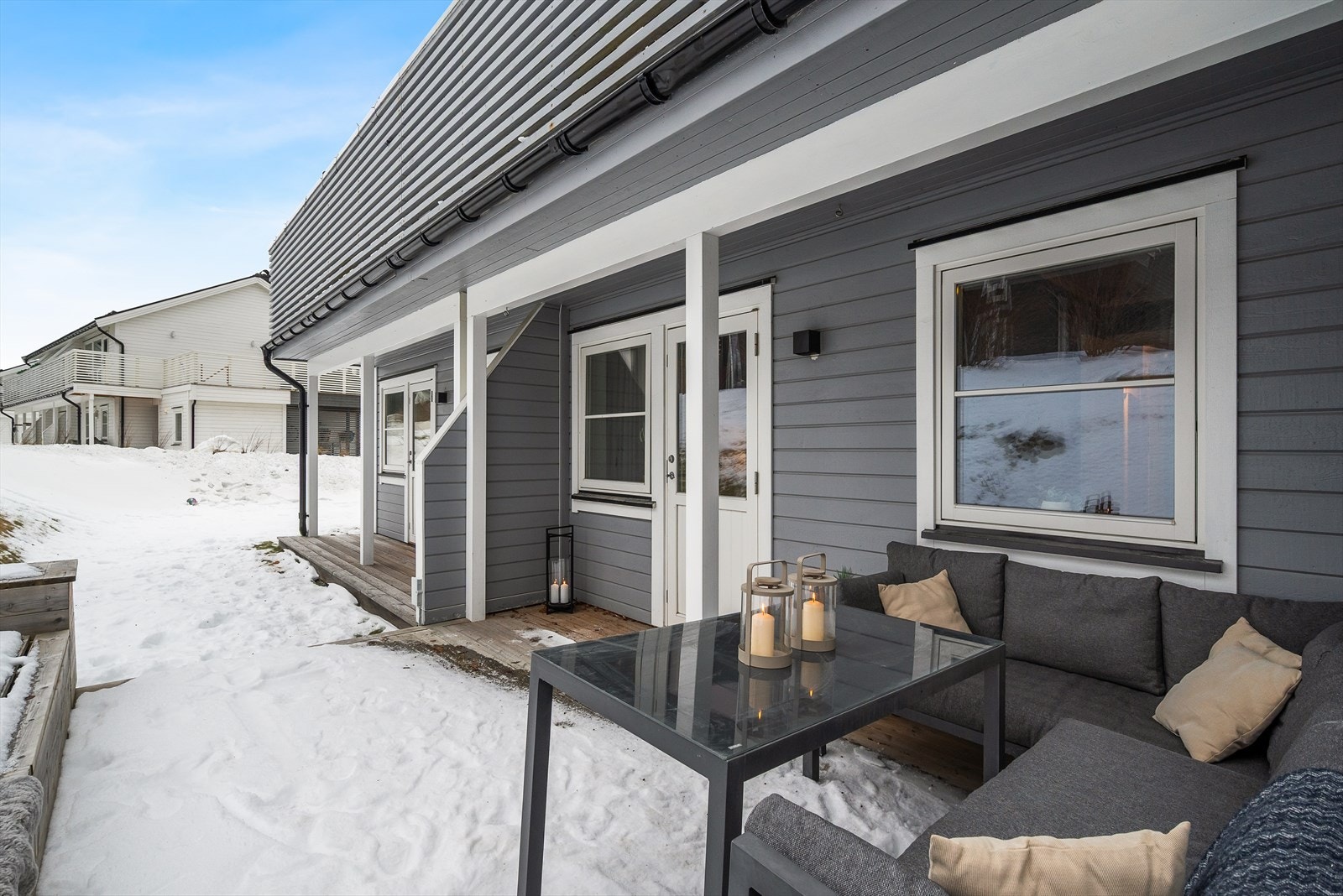 Hovedsoverommet har utgang til denne private terrassen på 7m², som egner seg godt for hyggelige, solfylte morgener. Galleribilde