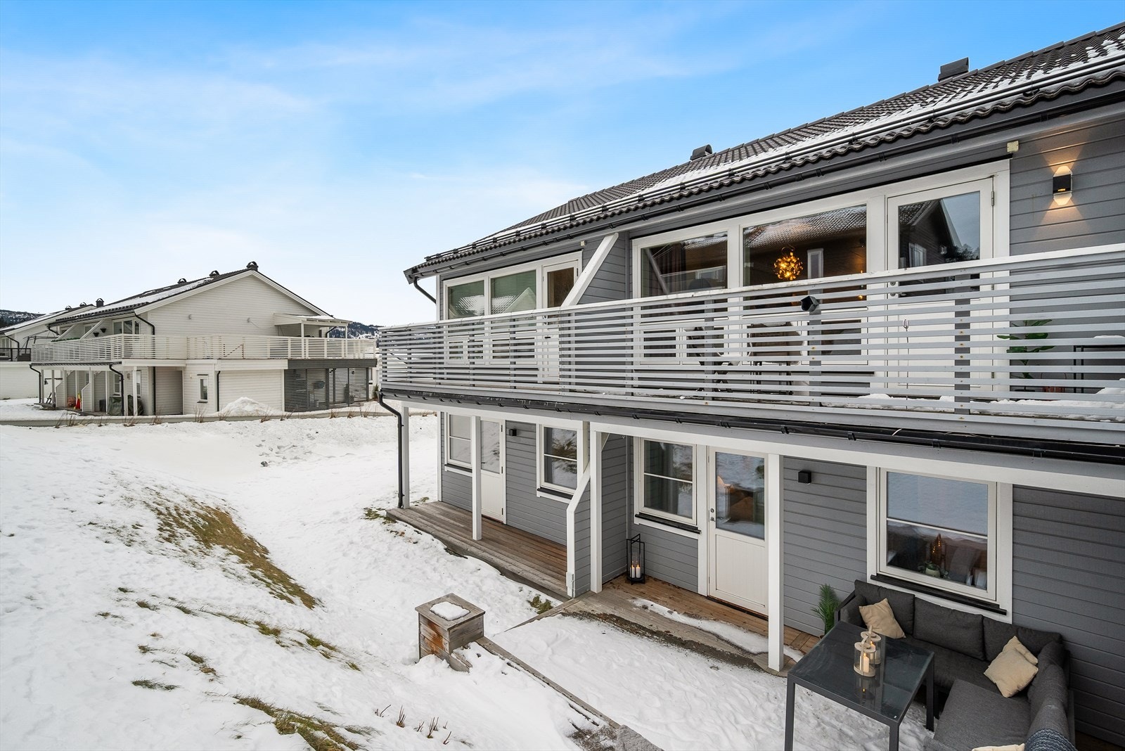 Det er kun 500 m til bussholdeplassen som har faste avganger fra Brekkåsen til Trondheim - Her går det busser tett i rushtiden. Galleribilde