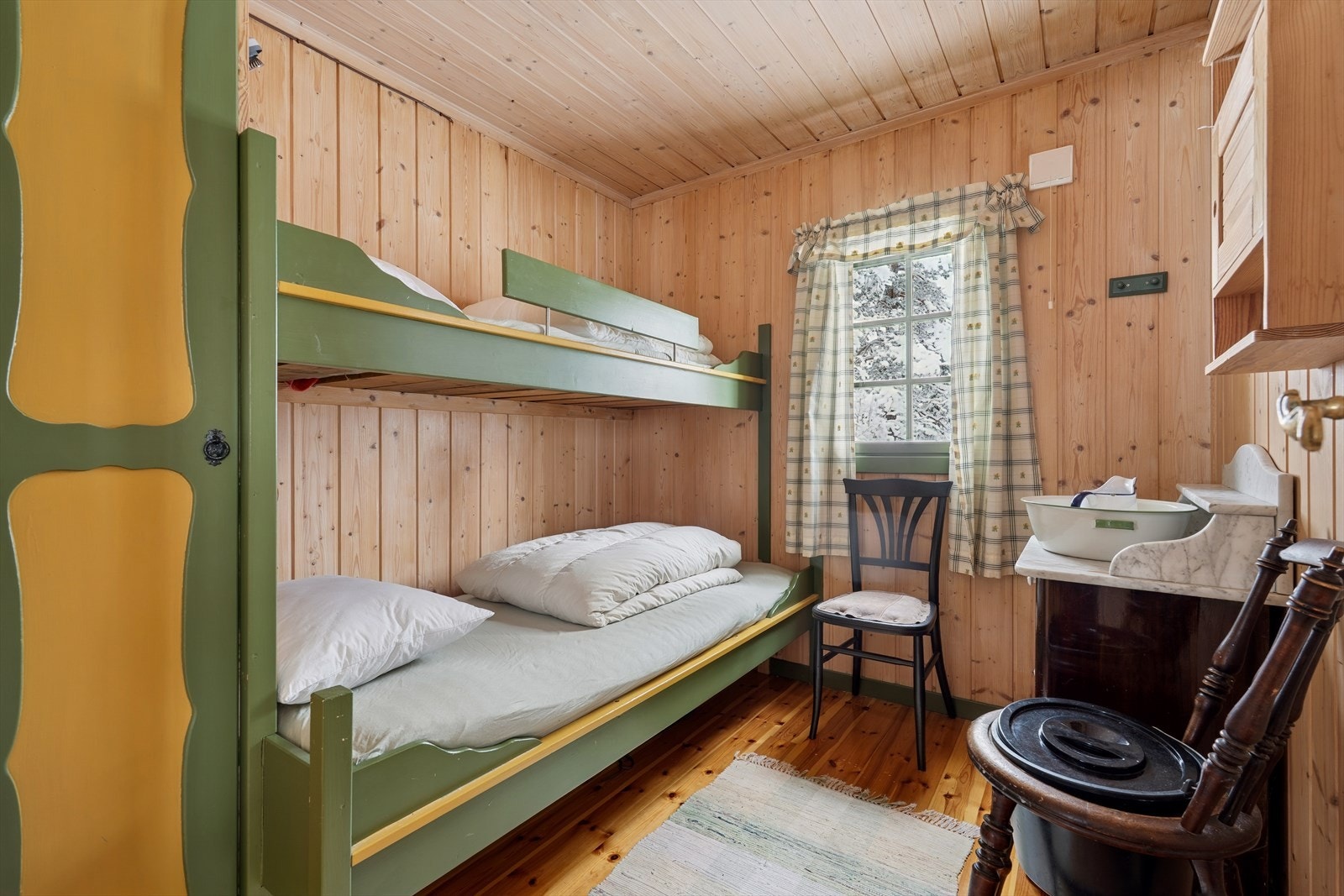 Også det tredje soverommet har køyeseng, noe som gir fleksible soveplasser for familie og gjester. Galleribilde