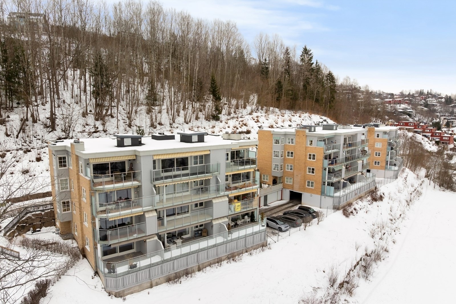 Rolig boligområde med nærhet til naturskjønne omgivelser med bl.a. Kjærlighetsstien i umiddelbar nærhet. Galleribilde