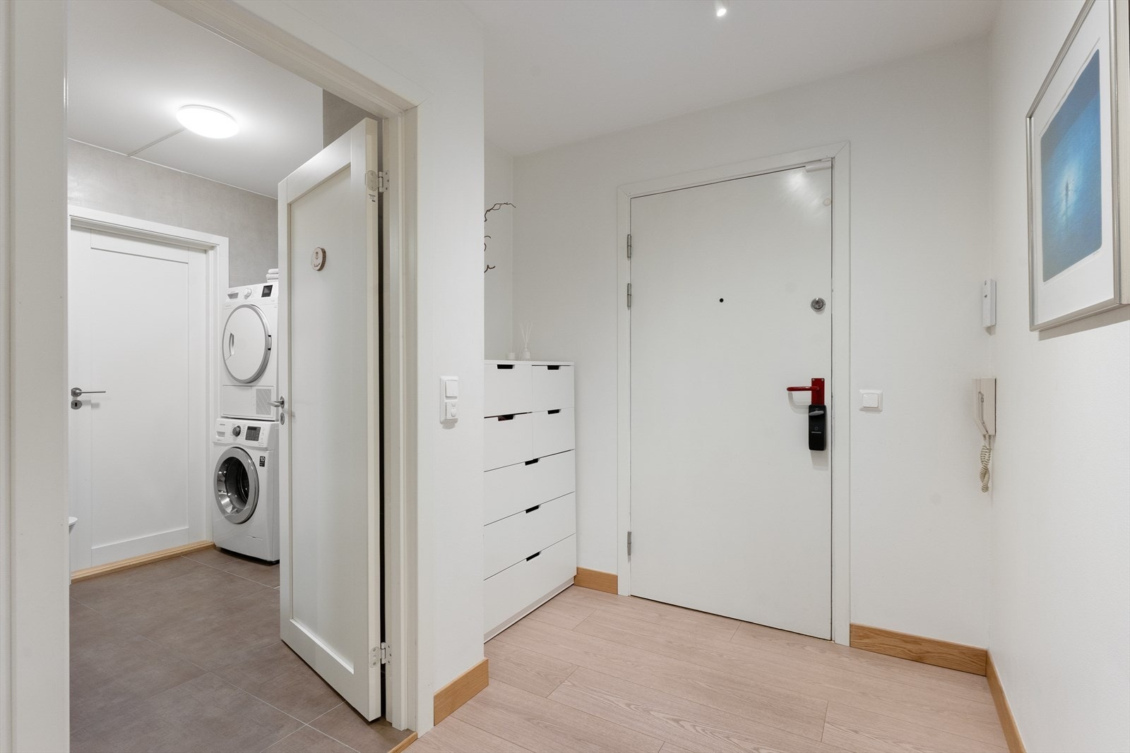 Fra gangen er det adkomst til bad 2. Galleribilde