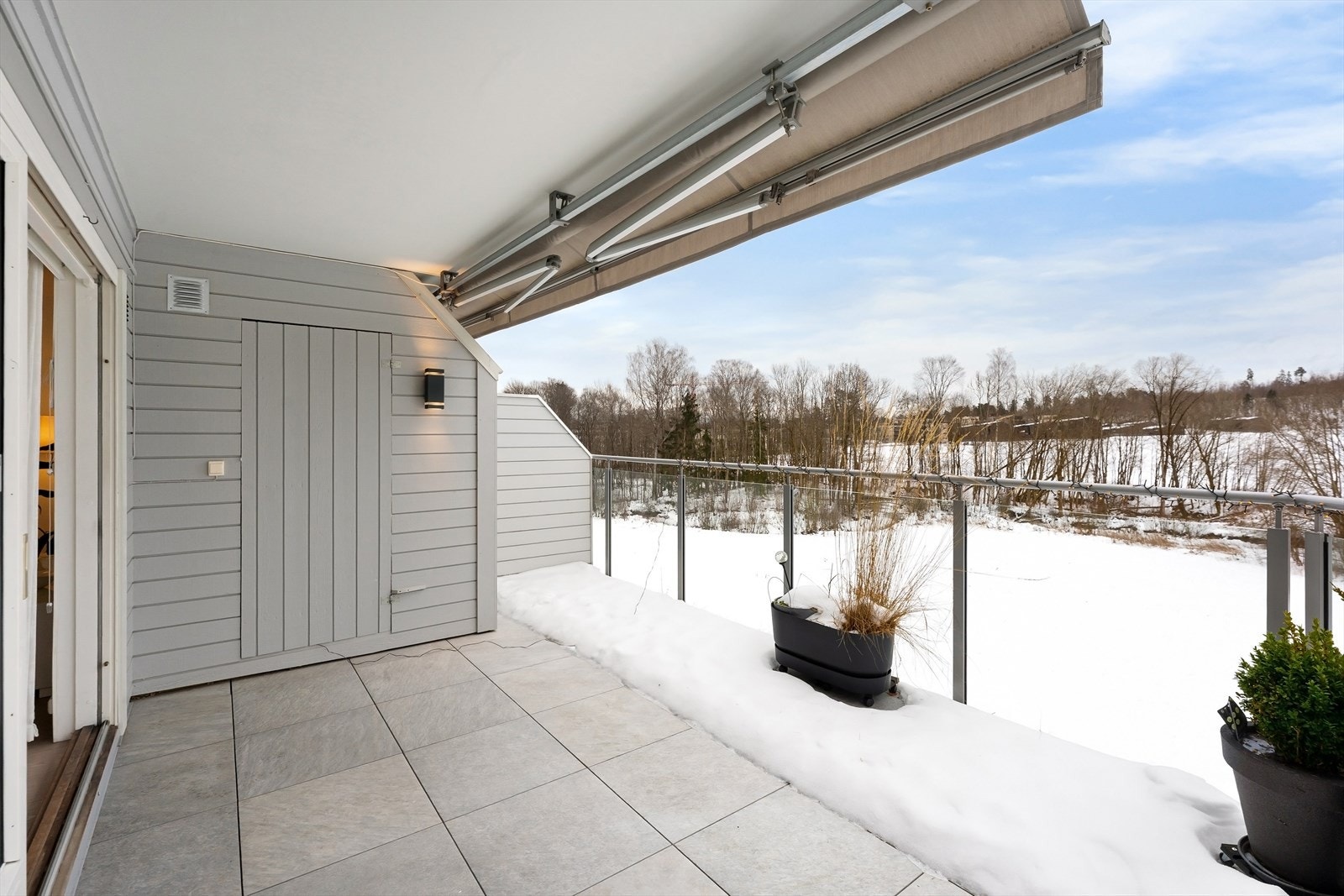 Det er montert markise. Galleribilde