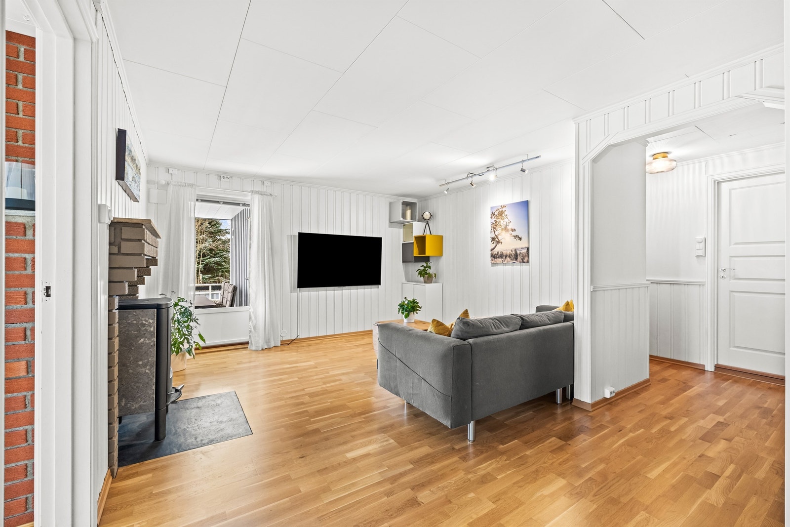 Fra TV-stuen er det direkte utgang til den store terrassen på 39 m². Galleribilde