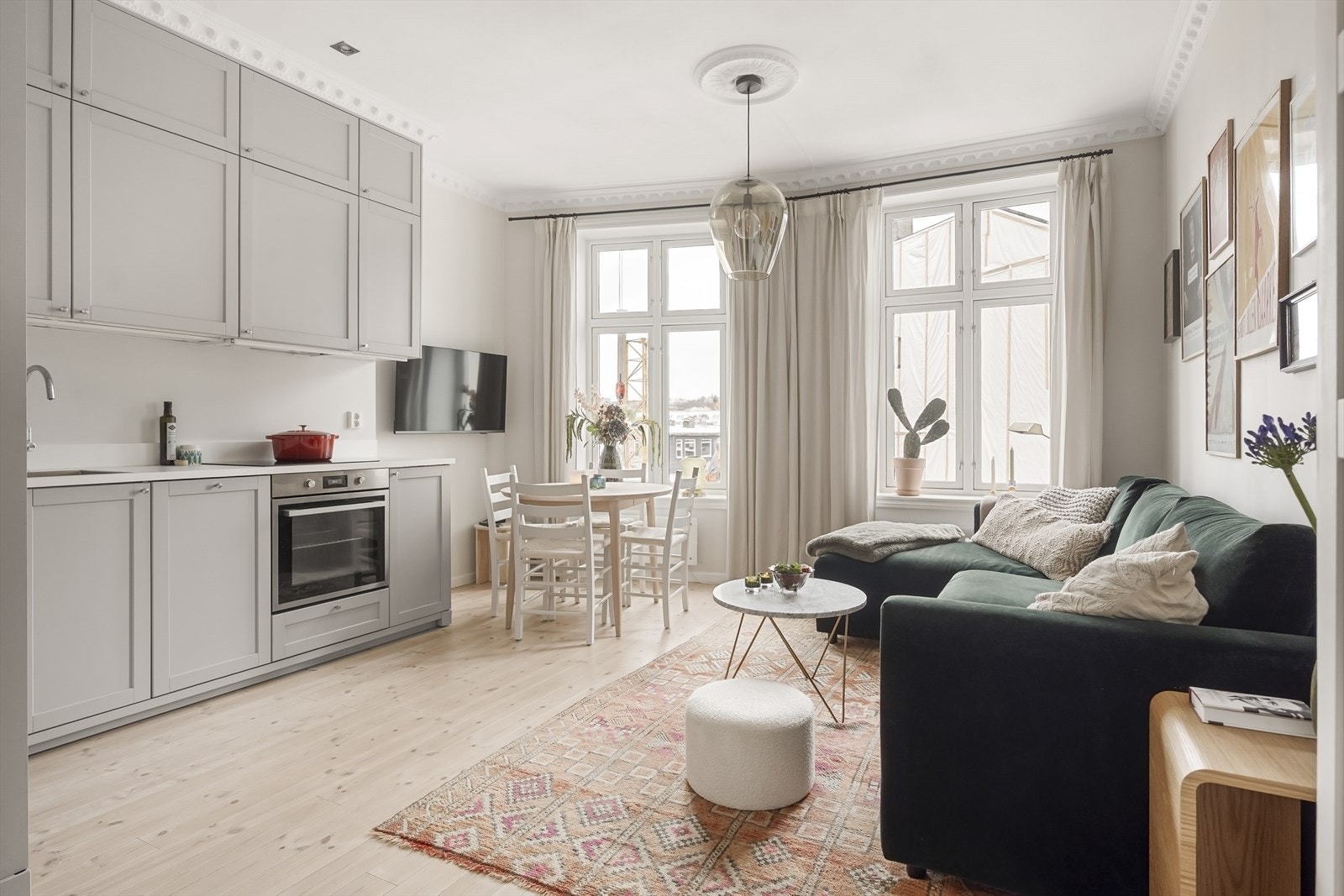 Oliver Pettersen i EiendomsMegler1 ønsker velkommen til Rosteds Gate 1B! Galleribilde