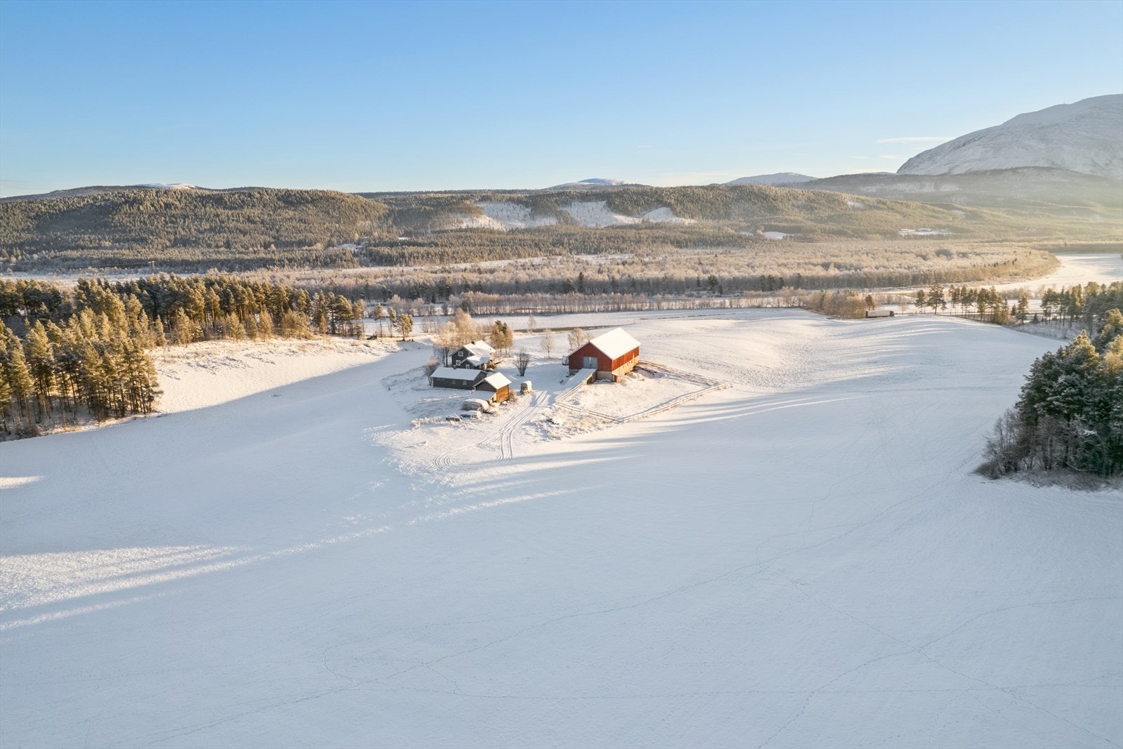 Det er ca. 10 km til Tynset sentrum med de fleste nødvendige fasiliteter. Galleribilde