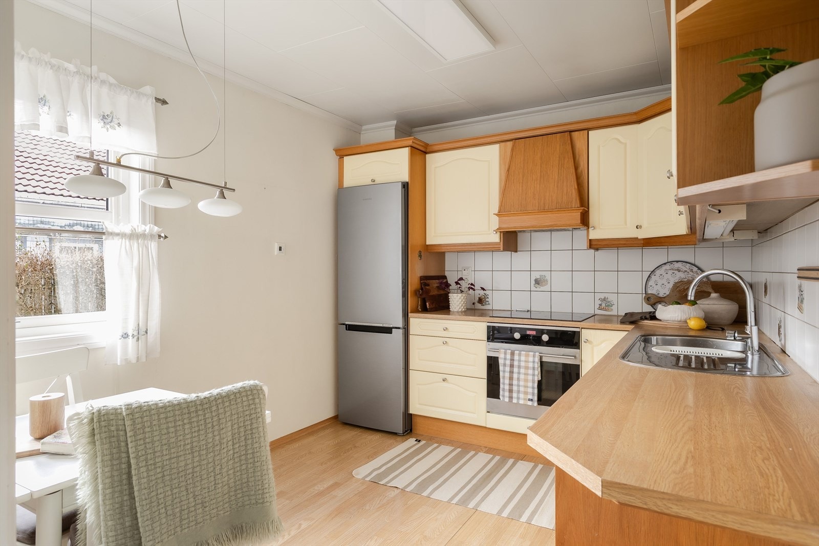 Plass til spisegruppe på kjøkkenet Galleribilde