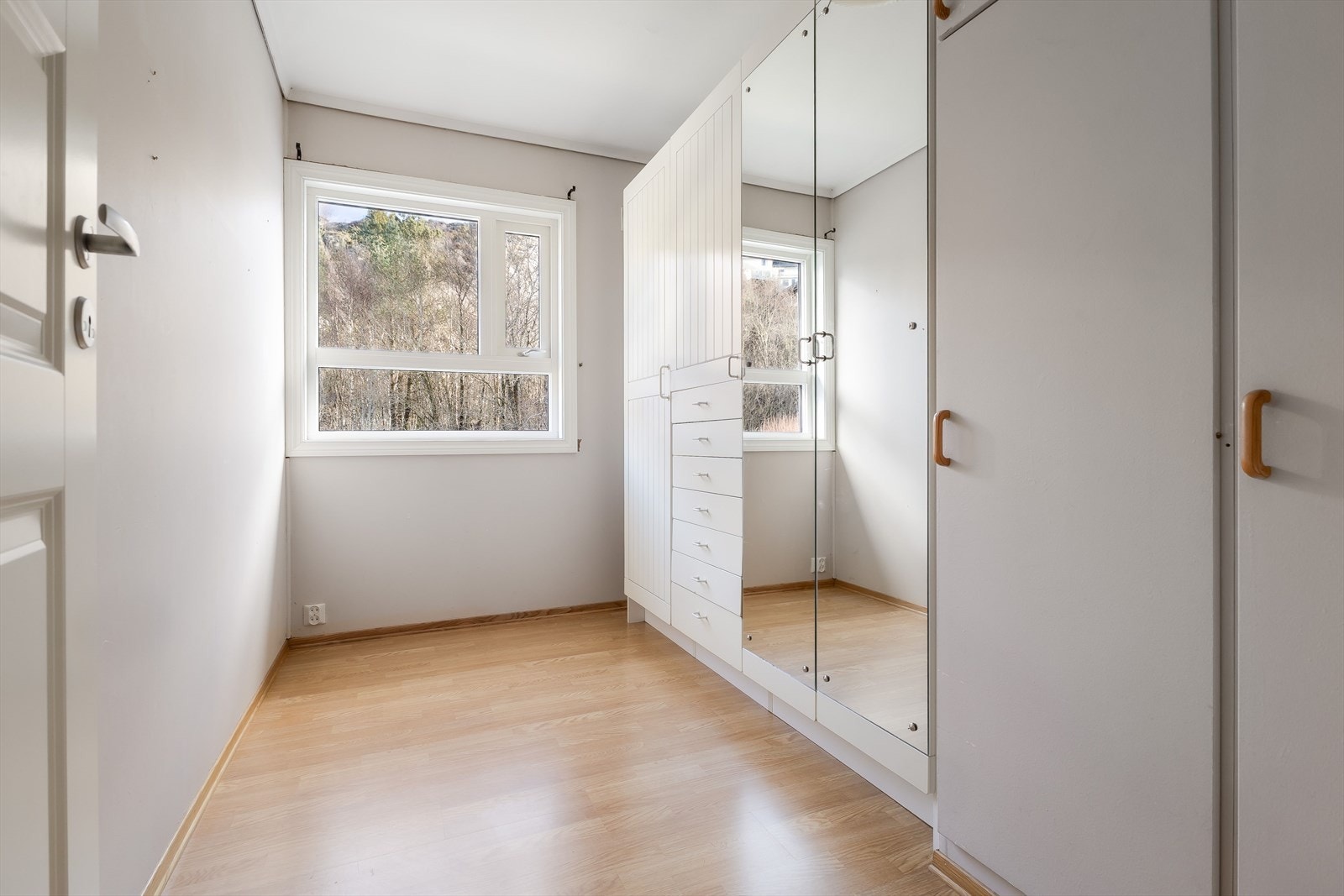 Dette rommet er opprinnelig tegnet inn som soverom, men benyttes idag som garderobe. Galleribilde