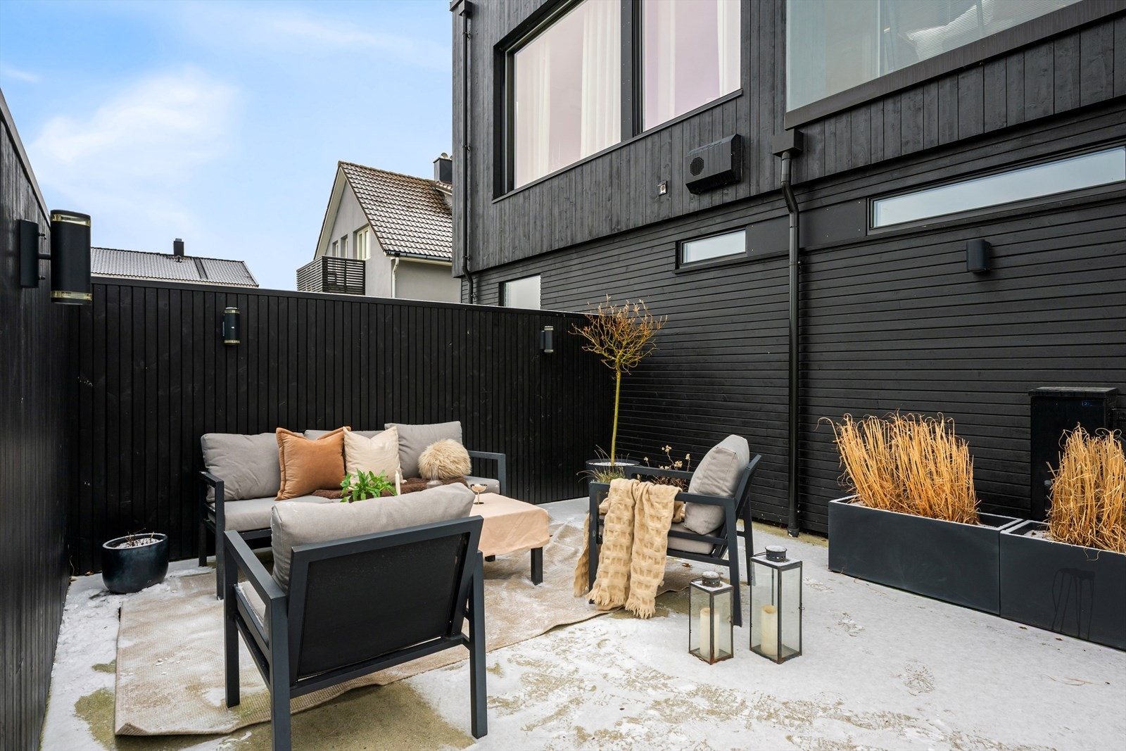 Uteområdet er laget til for å være lettstelt og enkelt å vedlikeholde, slik at du kan bruke mer tid på å nyte det. Galleribilde