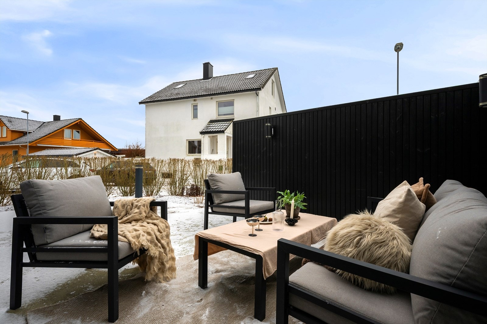 Uteområdet er laget til for å være lettstelt og enkelt å vedlikeholde, slik at du kan bruke mer tid på å nyte det. Galleribilde